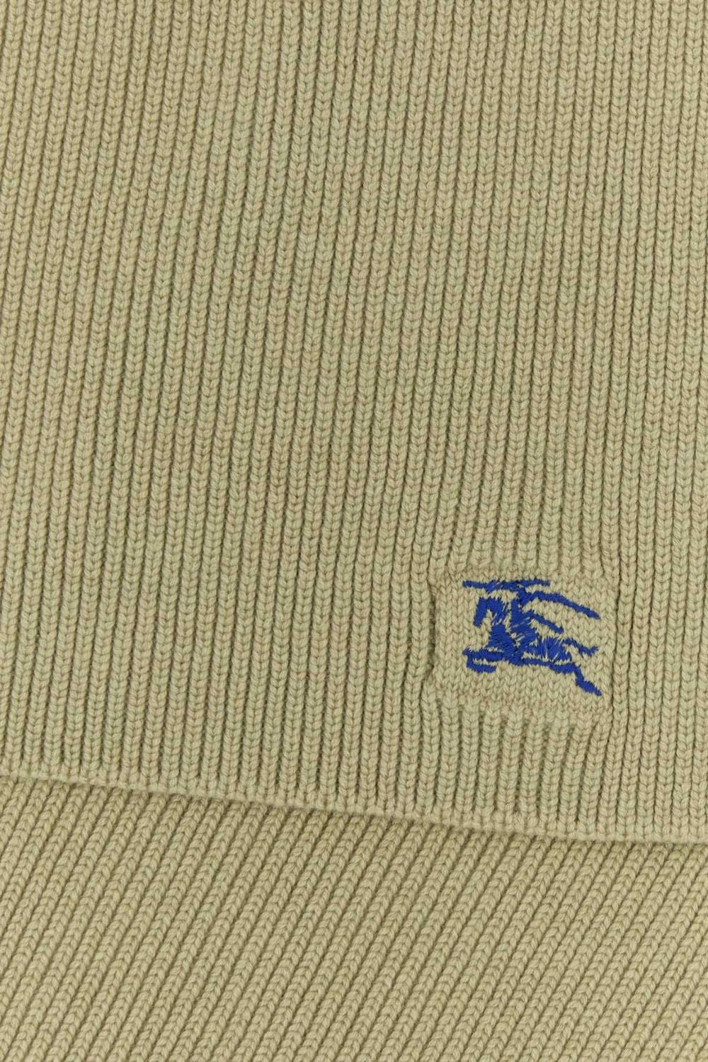 BURBERRY Luxurious Cashmere Scarf - Unisex Accessory for All Seasons