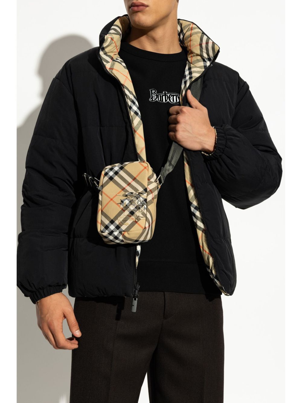 BURBERRY Check Fabric Smartphone Case/Shoulder Bag (11 cm x 17 cm)