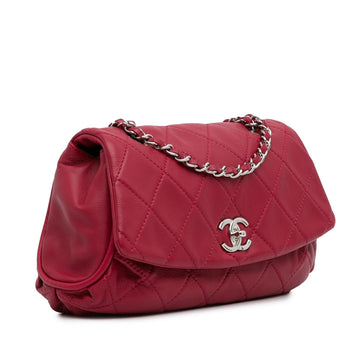 Chanel Quilted Calfskin Curvy Flap (SHG-lSn9g7)