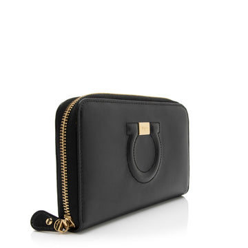 Salvatore Ferragamo Smooth Calfskin Gancio Zip Around Continental Wallet (SHF-9rd3fI)