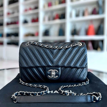 Medium 26CM Classic Seasonal Flap Lambskin Black SHW No 20