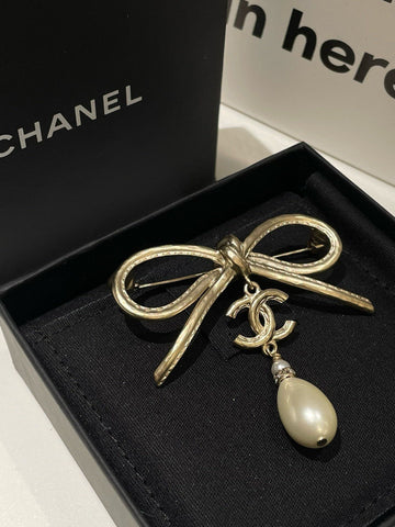 New Chanel 22S Bow Tie Brooch Gold Pearl Brooch #13596